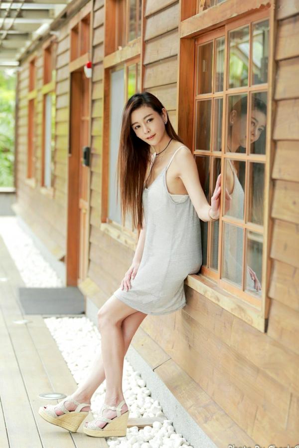韩羽 小金鱼  台湾正妹韩羽：清新木屋户外写实，气质美女的优雅柔美时刻第14张图片