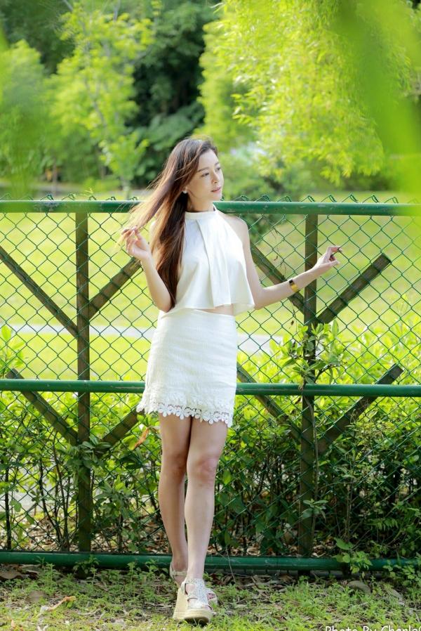 韩羽 小金鱼  台湾正妹韩羽：清新木屋户外写实，气质美女的优雅柔美时刻第56张图片