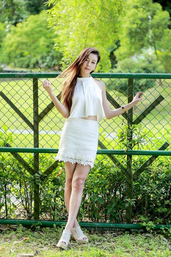 韩羽 小金鱼  台湾正妹韩羽：清新木屋户外写实，气质美女的优雅柔美时刻第60张图片