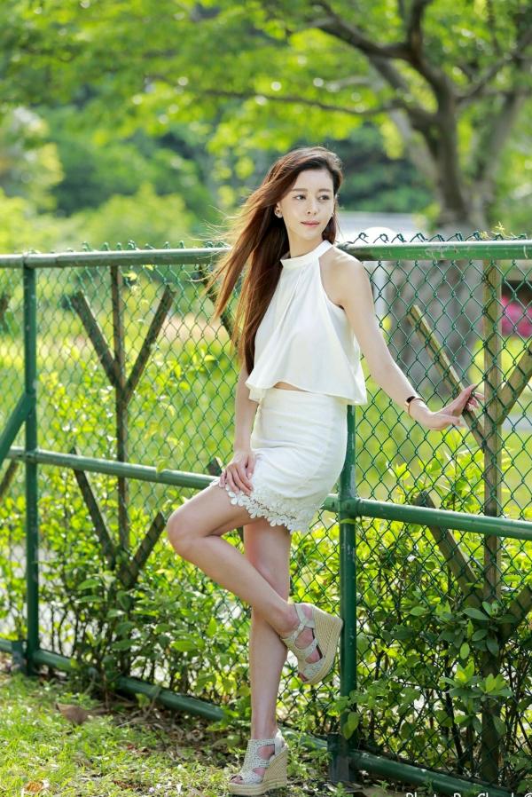 韩羽 小金鱼  台湾正妹韩羽：清新木屋户外写实，气质美女的优雅柔美时刻第63张图片