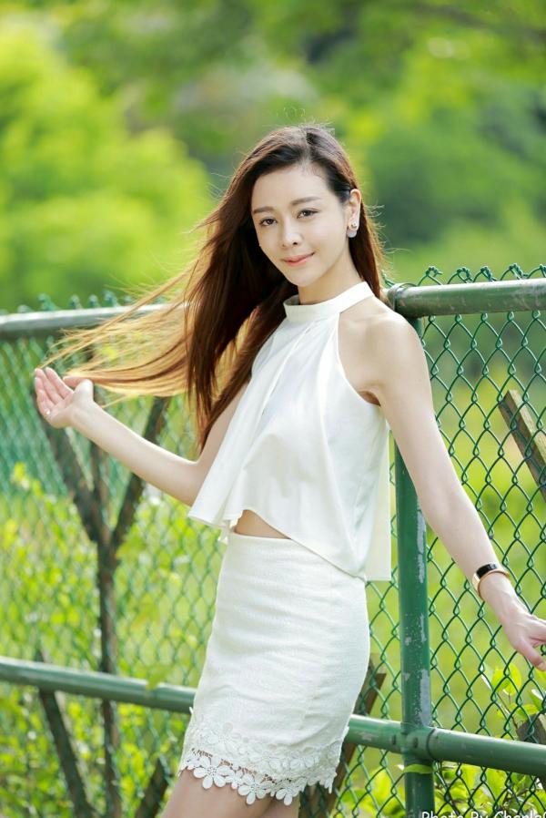 韩羽 小金鱼  台湾正妹韩羽：清新木屋户外写实，气质美女的优雅柔美时刻第68张图片