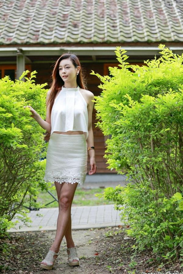韩羽 小金鱼  台湾正妹韩羽：清新木屋户外写实，气质美女的优雅柔美时刻第78张图片