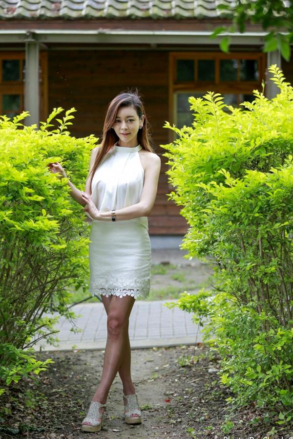 韩羽 小金鱼  台湾正妹韩羽：清新木屋户外写实，气质美女的优雅柔美时刻第79张图片