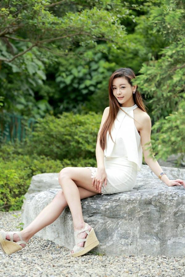 韩羽 小金鱼  台湾正妹韩羽：清新木屋户外写实，气质美女的优雅柔美时刻第82张图片