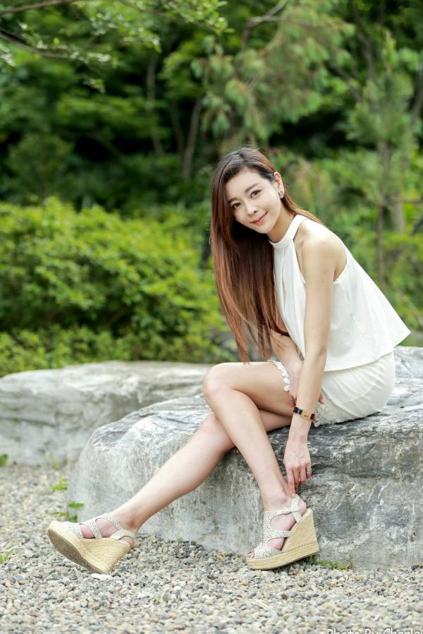 韩羽 小金鱼  台湾正妹韩羽：清新木屋户外写实，气质美女的优雅柔美时刻第86张图片