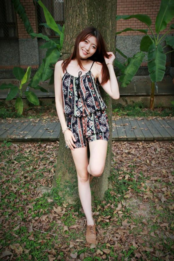 黄品瑄 薛薛Brindy  台湾正妹黄品瑄《台湾大学校园外拍》：清纯校服诱惑，元气少女街拍写真第5张图片