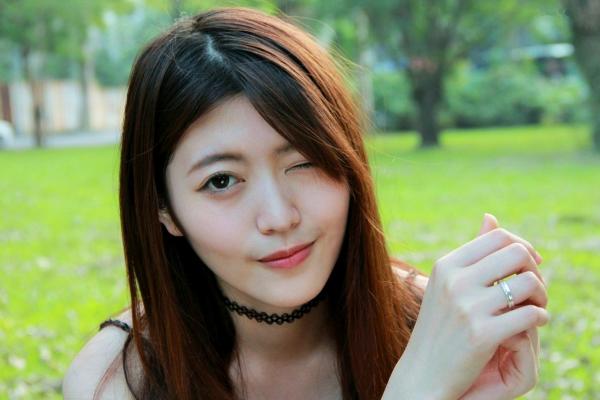 黄品瑄 薛薛Brindy  台湾正妹黄品瑄《台湾大学校园外拍》：清纯校服诱惑，元气少女街拍写真第9张图片