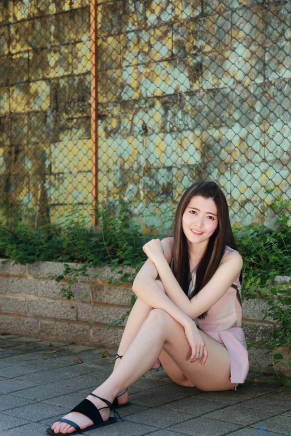 黄品瑄 薛薛Brindy  台湾正妹黄品瑄《台湾大学校园外拍》：清纯校服诱惑，元气少女街拍写真第37张图片
