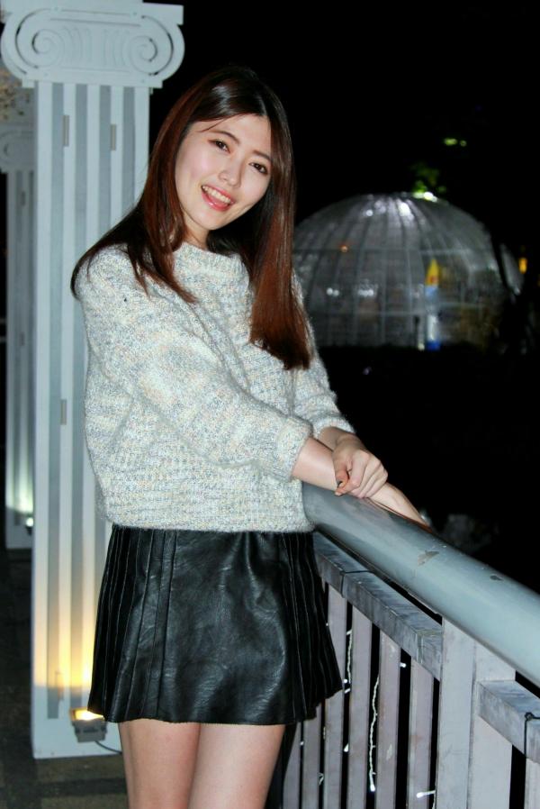 黄品瑄 薛薛Brindy  台湾正妹黄品瑄《板桥耶诞城夜拍》圣诞装束与冬日街拍美腿写真集第1张图片