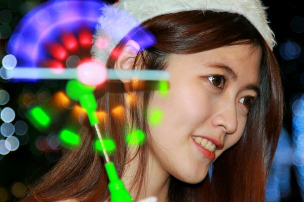 黄品瑄 薛薛Brindy  台湾正妹黄品瑄《板桥耶诞城夜拍》圣诞装束与冬日街拍美腿写真集第6张图片