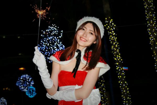 黄品瑄 薛薛Brindy  台湾正妹黄品瑄《板桥耶诞城夜拍》圣诞装束与冬日街拍美腿写真集第55张图片