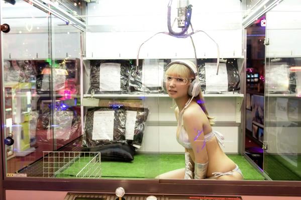 霜月めあ   霜月めあ - Lady Player MEA 日本性感银色比基尼游戏厅科幻风写真第2张图片