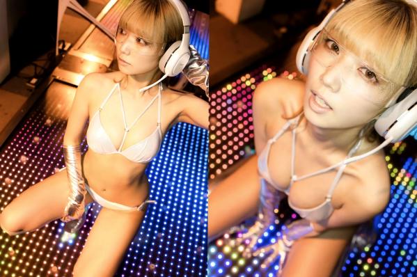 霜月めあ   霜月めあ - Lady Player MEA 日本性感银色比基尼游戏厅科幻风写真第6张图片