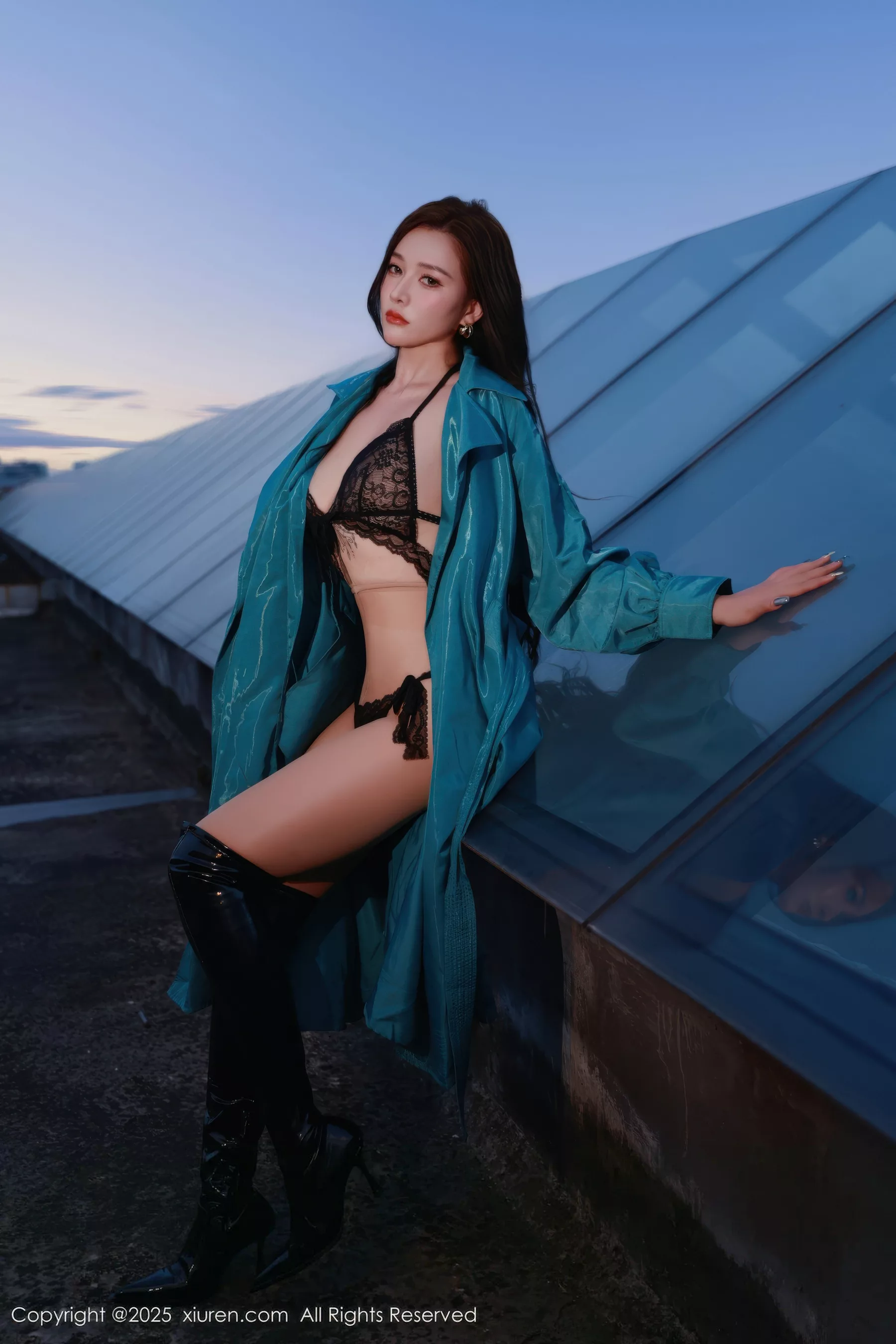 小娜比  [XiuRen]高清写真图 2025.09.17 No.10776 娜比 蕾丝情趣内衣第30张图片