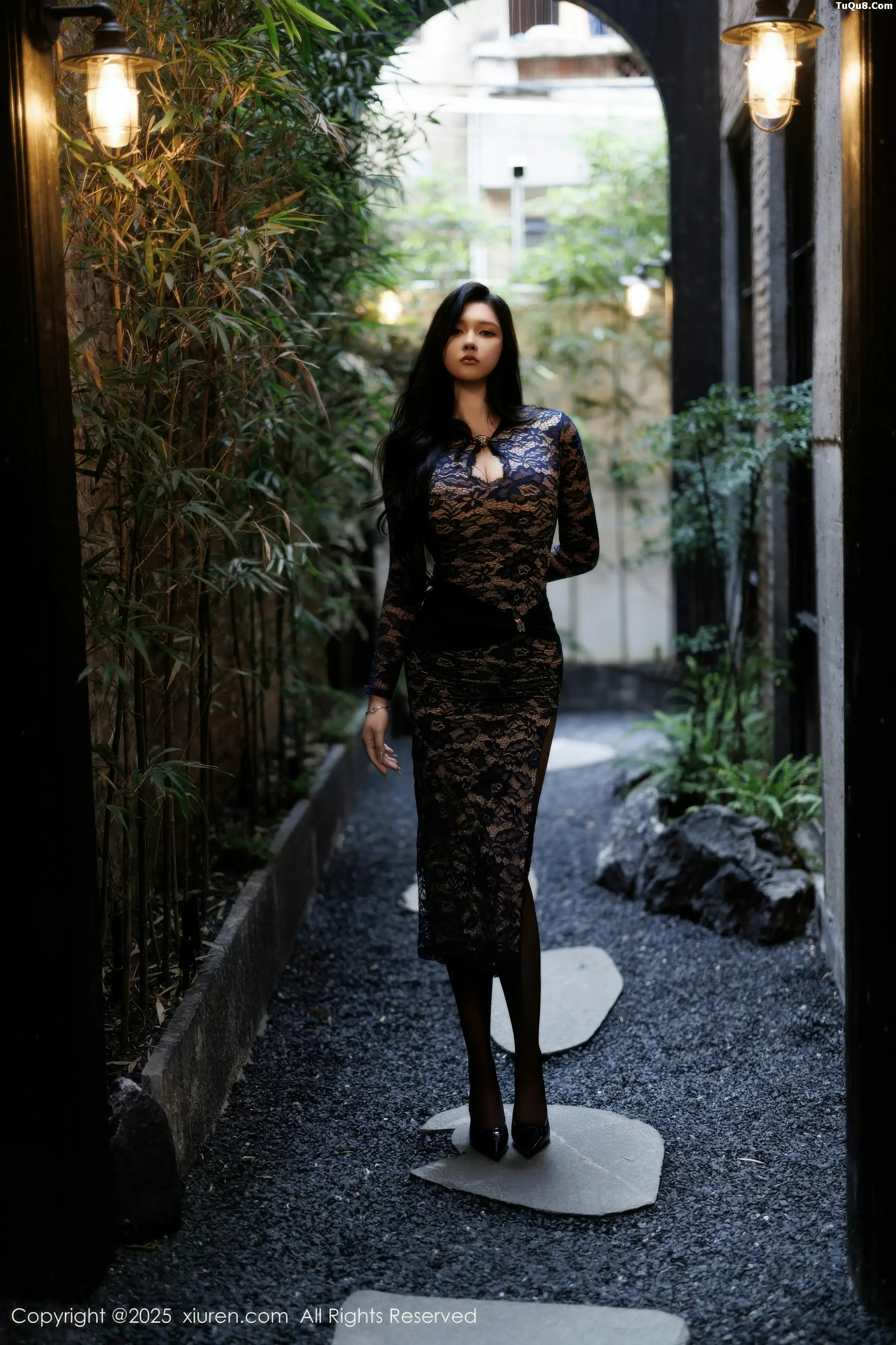 小娜比  [XiuRen]高清写真图 2025.12.24 No.11148 娜比 蕾丝长裙第3张图片