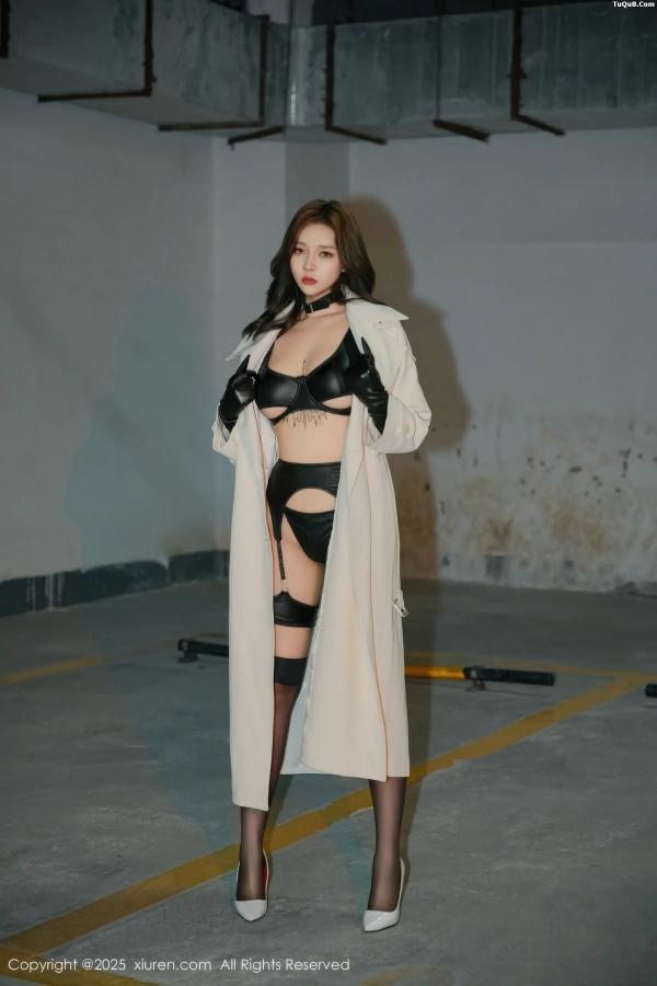 小娜比  [XiuRen]高清写真图 2025.12.30 No.11176 娜比 黑色情趣内衣第5张图片