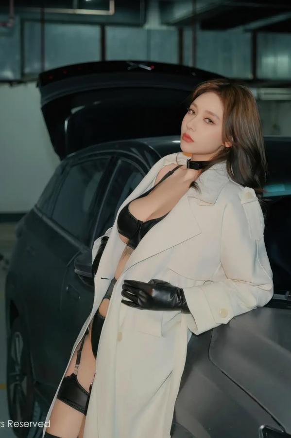 小娜比  [XiuRen]高清写真图 2025.12.30 No.11176 娜比 黑色情趣内衣第8张图片