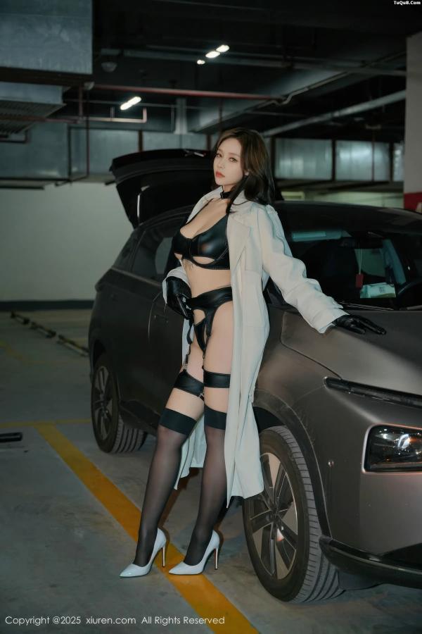 小娜比  [XiuRen]高清写真图 2025.12.30 No.11176 娜比 黑色情趣内衣第9张图片