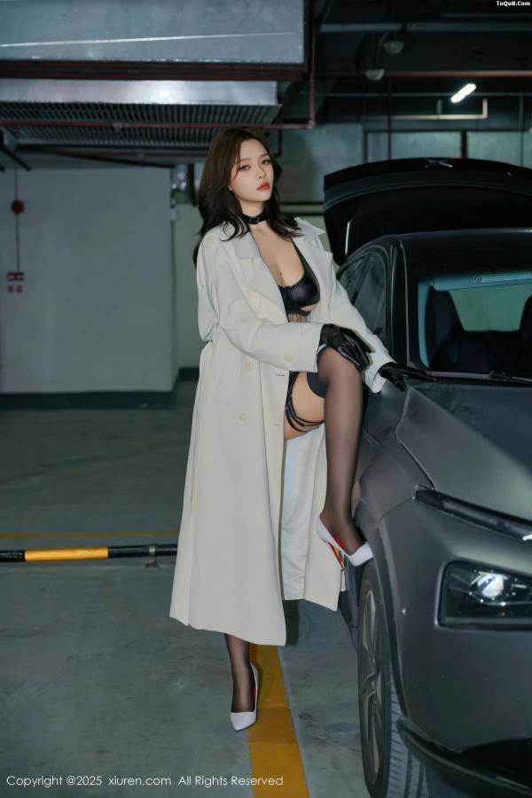 小娜比  [XiuRen]高清写真图 2025.12.30 No.11176 娜比 黑色情趣内衣第10张图片