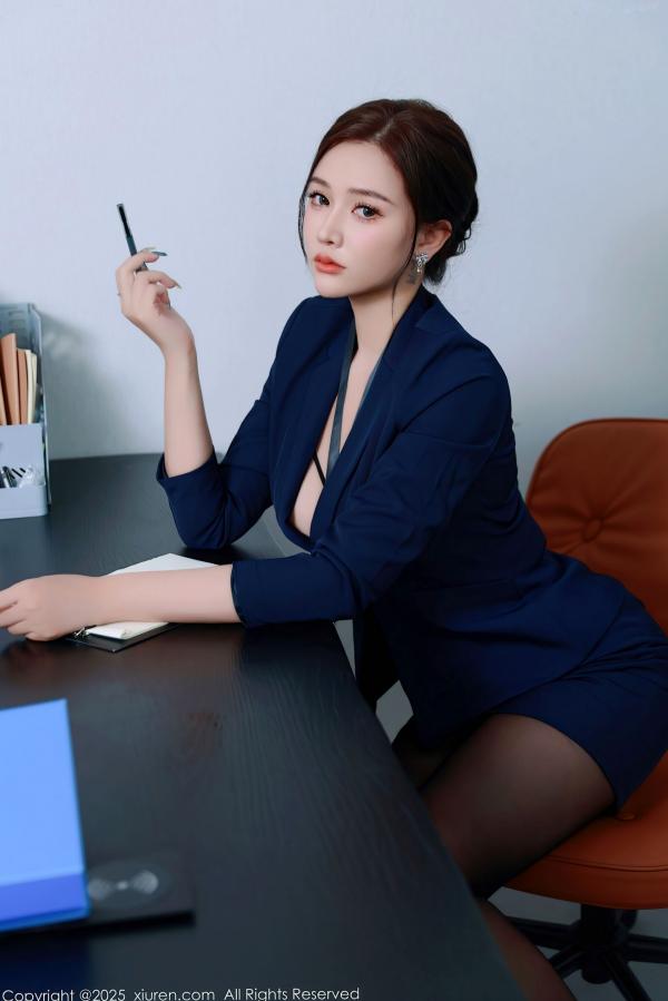 娜比   XiuRen秀人网-10751-娜比：深蓝职业西装搭配红色蕾丝内衣，冷艳办公室职场诱惑，极品黑丝美腿第1张图片