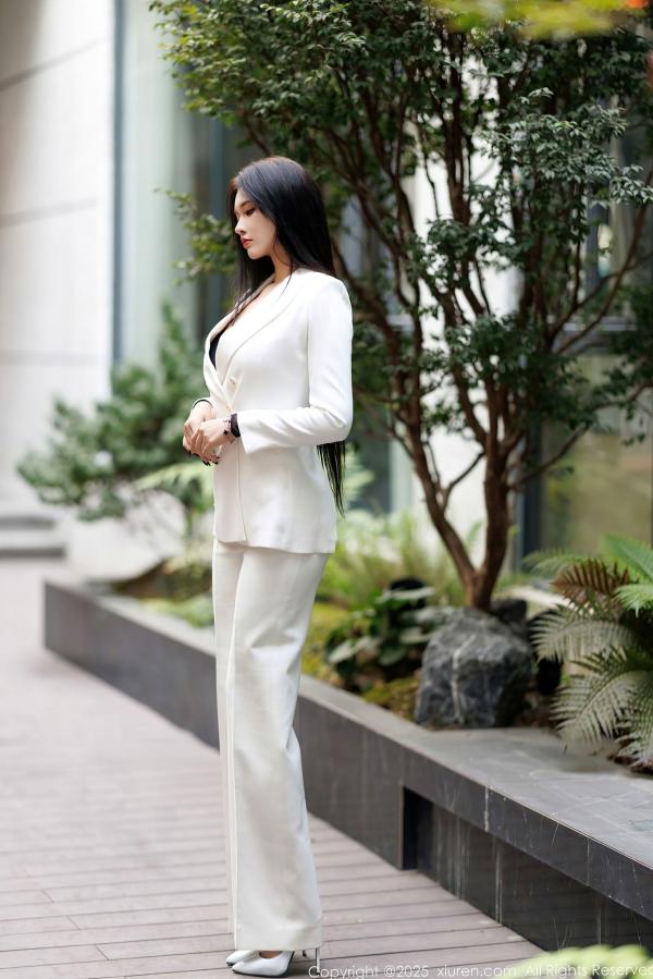 娜比   XiuRen秀人网-9755-娜比：纯白西服套装OL职场制服，气质女神干练性感写真第3张图片