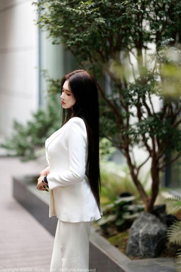 娜比   XiuRen秀人网-9755-娜比：纯白西服套装OL职场制服，气质女神干练性感写真第4张图片