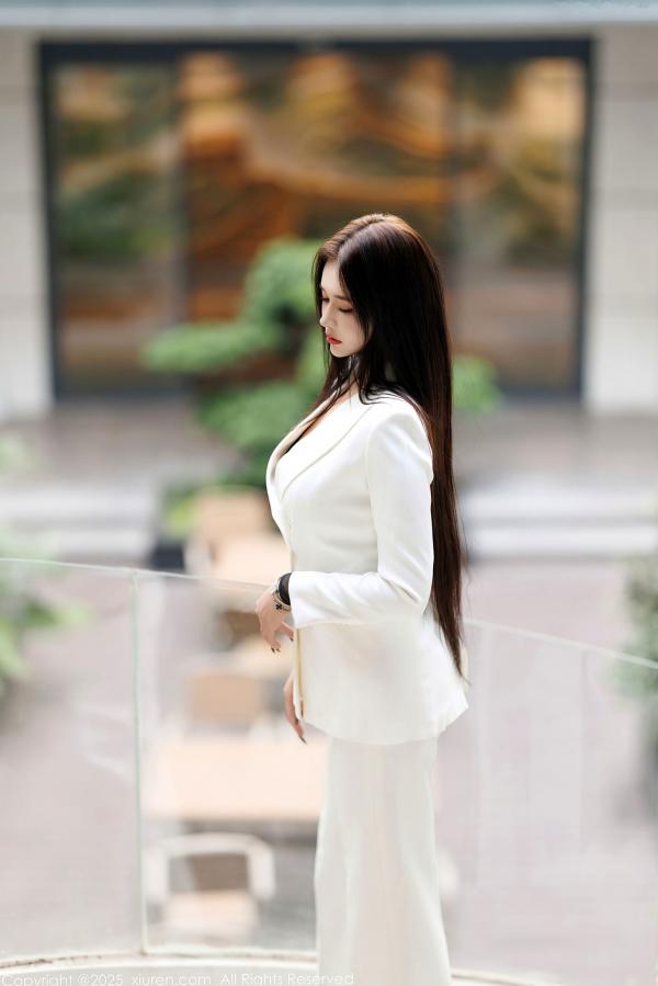 娜比   XiuRen秀人网-9755-娜比：纯白西服套装OL职场制服，气质女神干练性感写真第8张图片