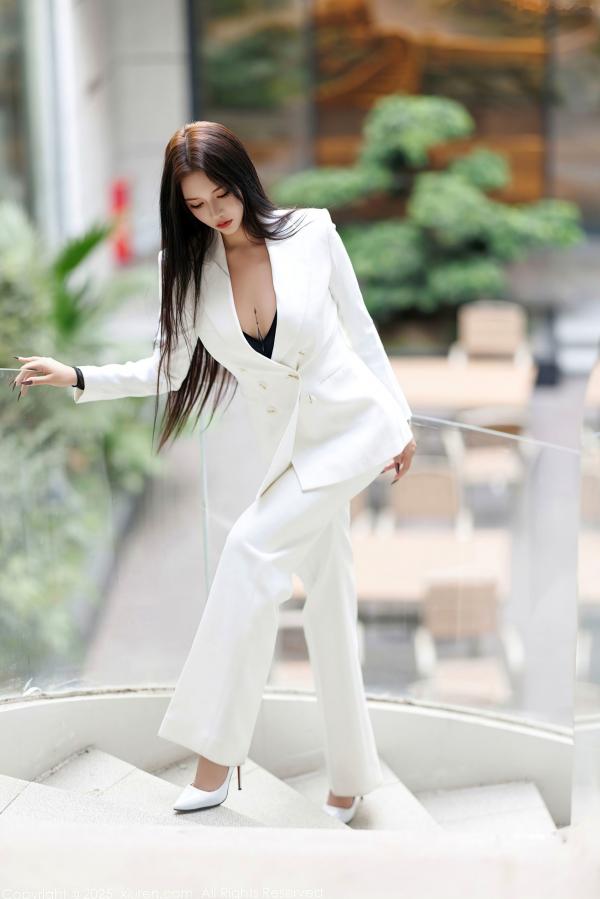娜比   XiuRen秀人网-9755-娜比：纯白西服套装OL职场制服，气质女神干练性感写真第11张图片