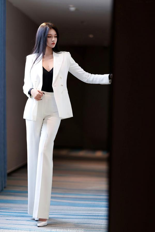 娜比   XiuRen秀人网-9755-娜比：纯白西服套装OL职场制服，气质女神干练性感写真第14张图片