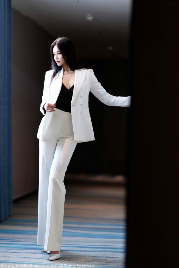 娜比   XiuRen秀人网-9755-娜比：纯白西服套装OL职场制服，气质女神干练性感写真第15张图片