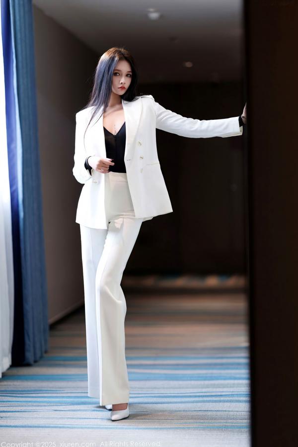 娜比   XiuRen秀人网-9755-娜比：纯白西服套装OL职场制服，气质女神干练性感写真第16张图片