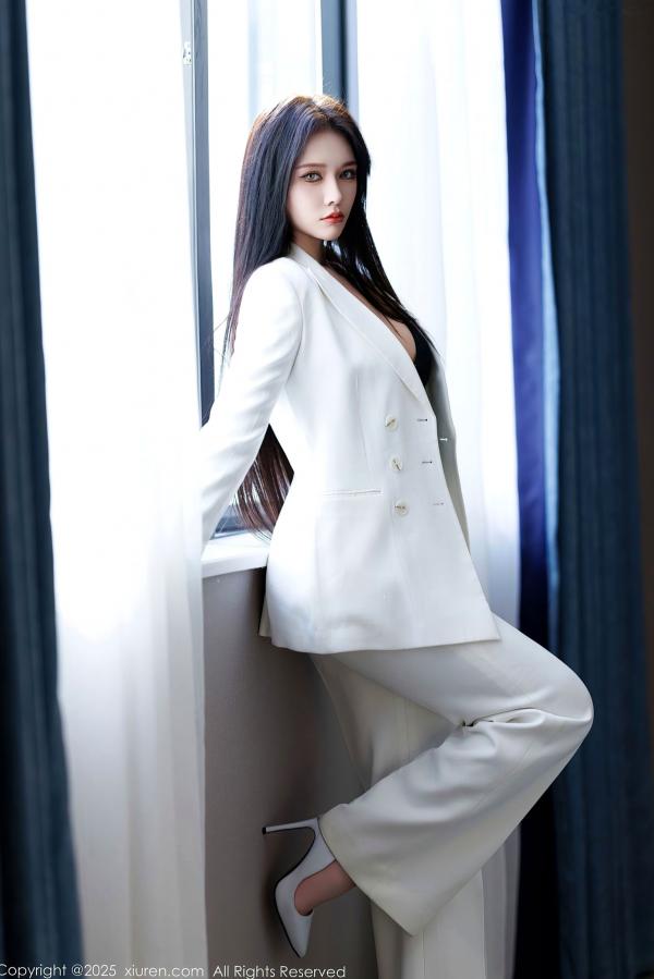 娜比   XiuRen秀人网-9755-娜比：纯白西服套装OL职场制服，气质女神干练性感写真第18张图片