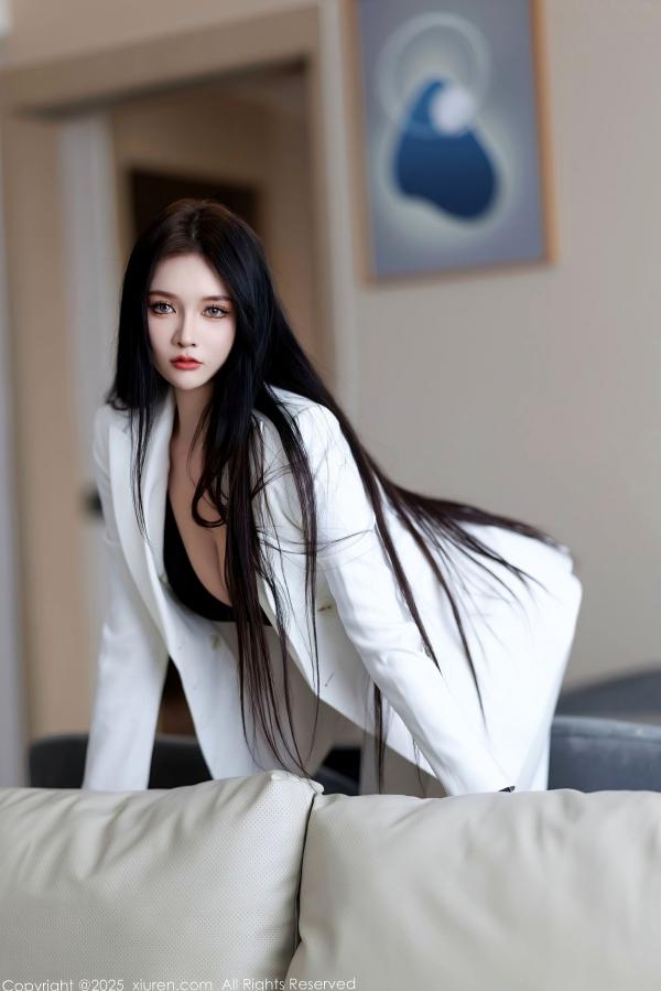 娜比   XiuRen秀人网-9755-娜比：纯白西服套装OL职场制服，气质女神干练性感写真第25张图片