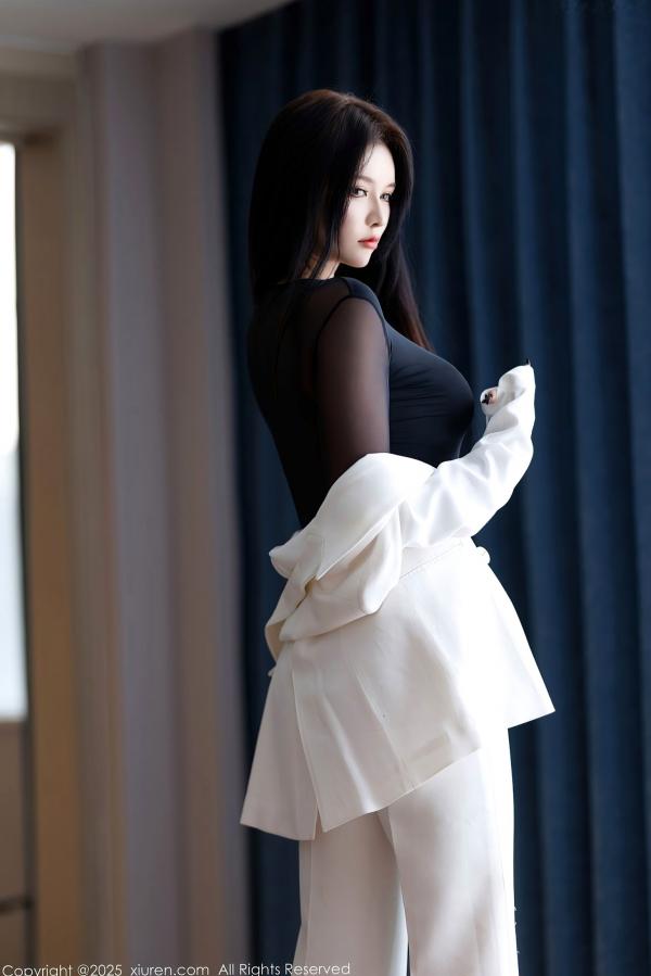 娜比   XiuRen秀人网-9755-娜比：纯白西服套装OL职场制服，气质女神干练性感写真第31张图片