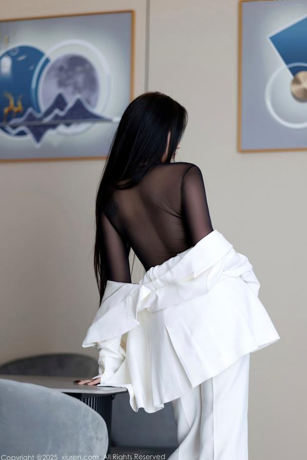 娜比   XiuRen秀人网-9755-娜比：纯白西服套装OL职场制服，气质女神干练性感写真第32张图片