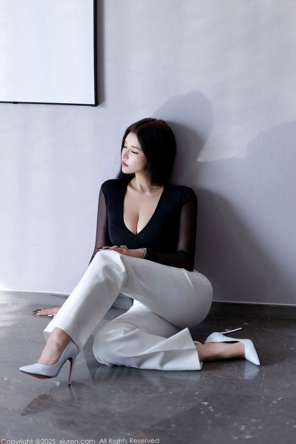 娜比   XiuRen秀人网-9755-娜比：纯白西服套装OL职场制服，气质女神干练性感写真第42张图片