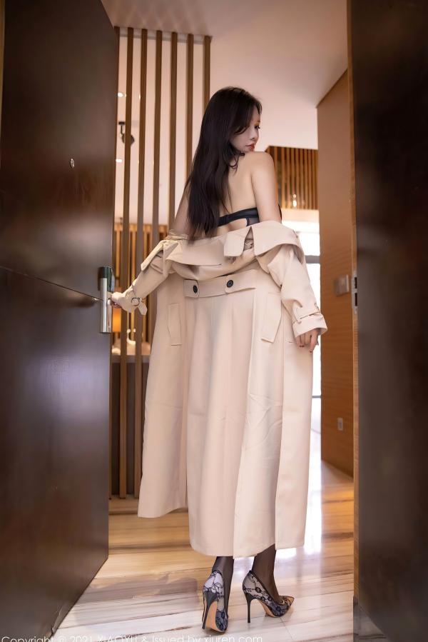 娜比   XiaoYu语画界-娜比：卡其色风衣搭配黑色镂空蕾丝内衣，冷艳御姐气质写真第22张图片