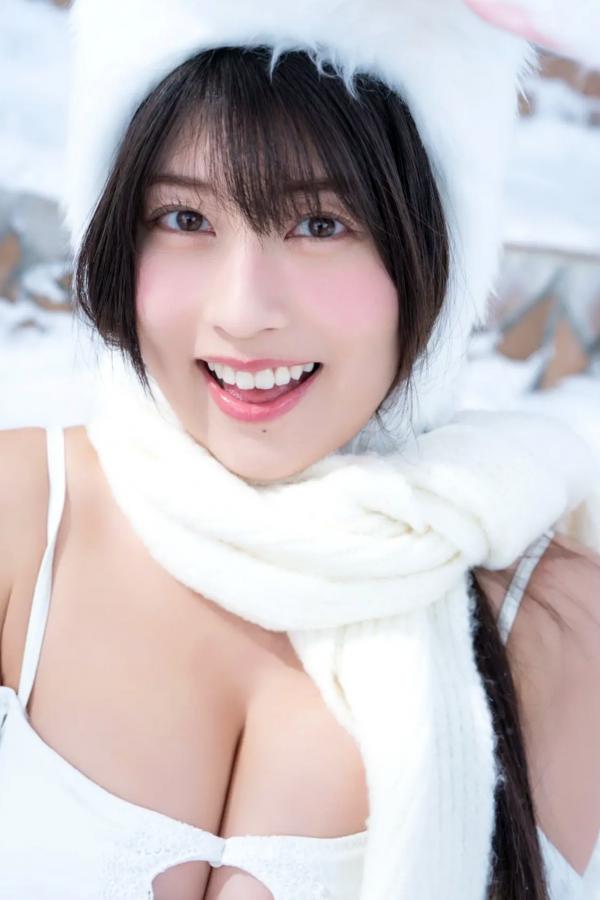 ちとせよしの  《ちとせよしの - あまいものつめあわせ》雪地兔女郎与性感黑蕾丝内衣家居写真第1张图片