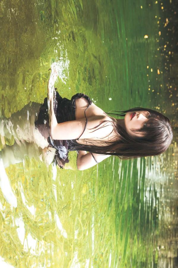 ちとせよしの   ちとせよしの - Lotus Serenity 日本童颜巨乳女神 泳池比基尼性感美臀写真第43张图片
