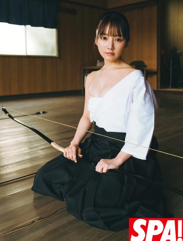 上田操   上田操：弓道服下的极致反差，完美肉感身材与性感私房写真，演绎冷艳与火辣的双重诱惑第2张图片