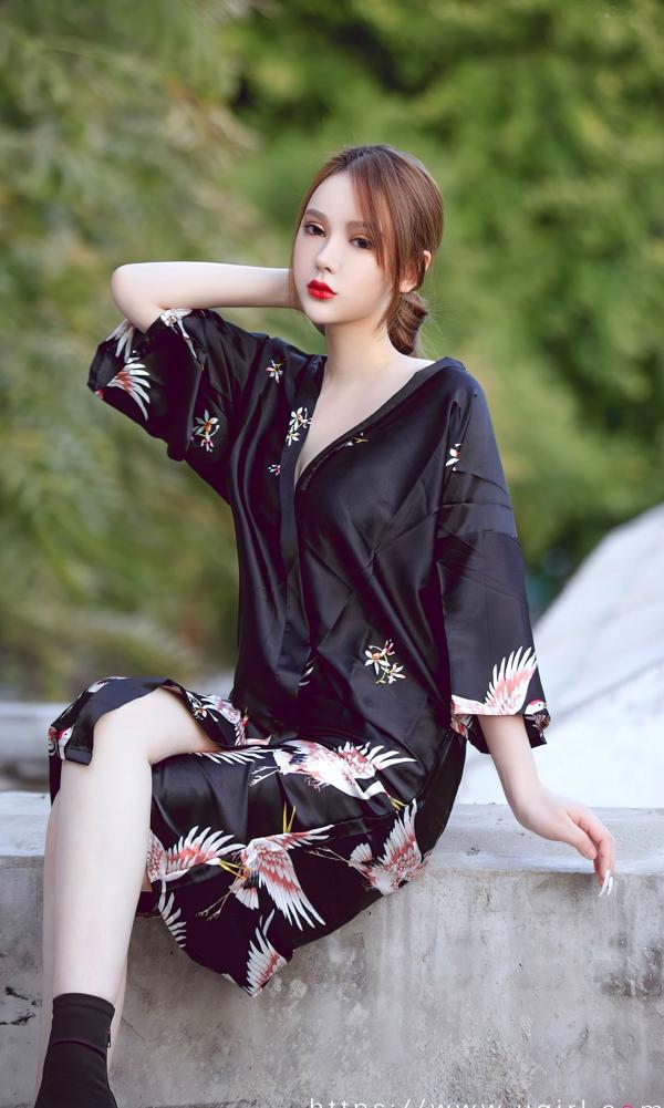 Coral 顾乔楠  UGirlsApp尤果圈爱尤物-2692-Coral-《慢歌》：灰色紧身抹胸裙演绎性感轻熟风女神写真第23张图片
