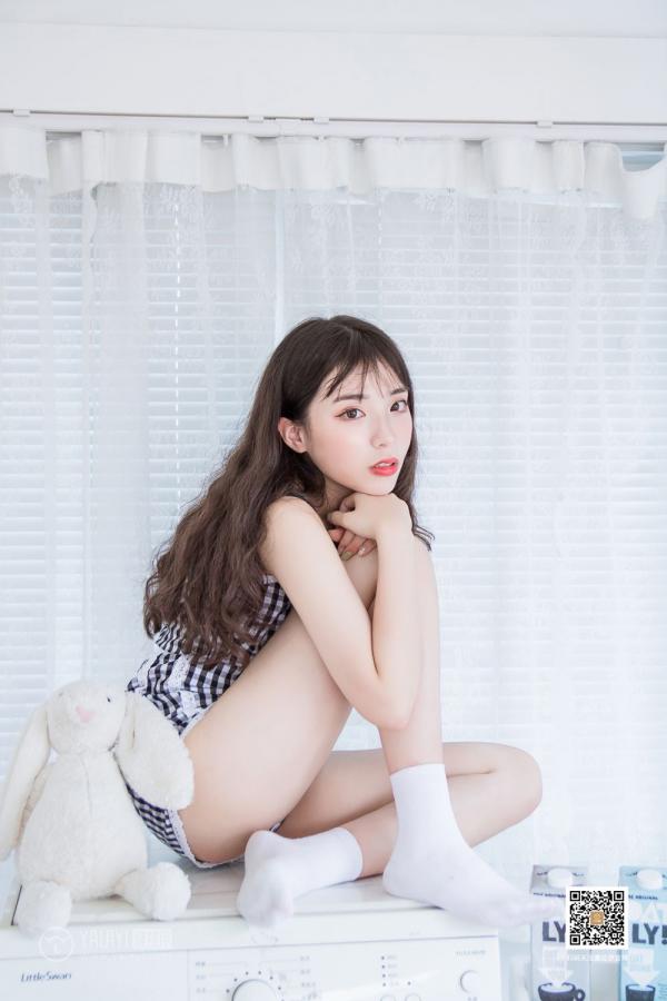 阿橙  [YALAYI雅拉伊]高清写真图 2019.08.14 No.369 一双白袜子 阿橙第22张图片