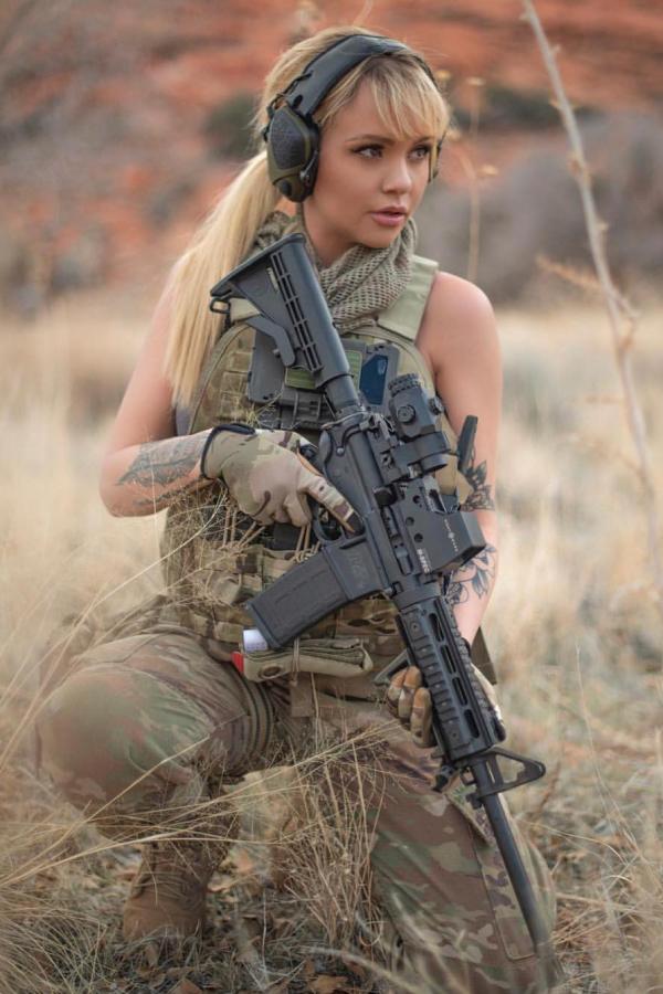 Aimee Spiers  兵役招募出猛招 优质女大兵打头阵第11张图片