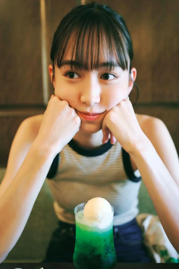 井桁弘恵  井桁弘恵《つかのま》写真：性感私房卧房与清新户外高挑美腿大片第4张图片
