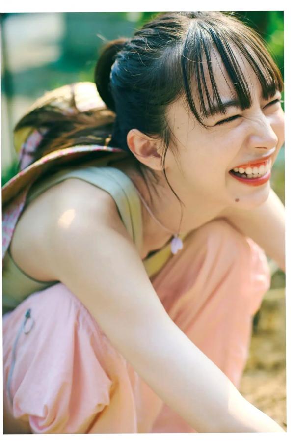 井桁弘恵  井桁弘恵《つかのま》写真：性感私房卧房与清新户外高挑美腿大片第22张图片