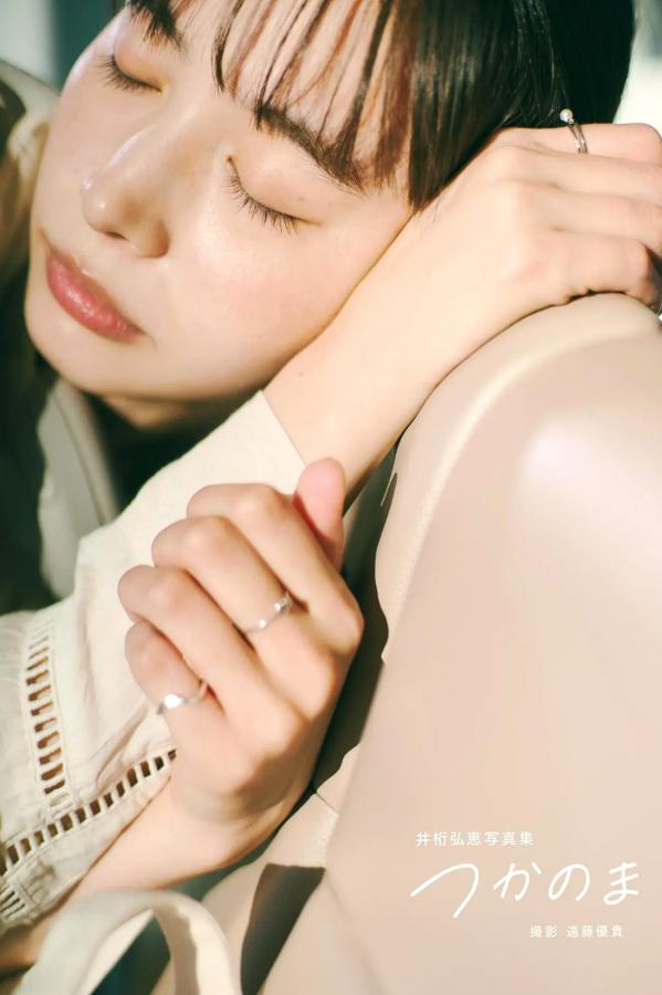 井桁弘恵  井桁弘恵《つかのま》写真：性感私房卧房与清新户外高挑美腿大片第34张图片