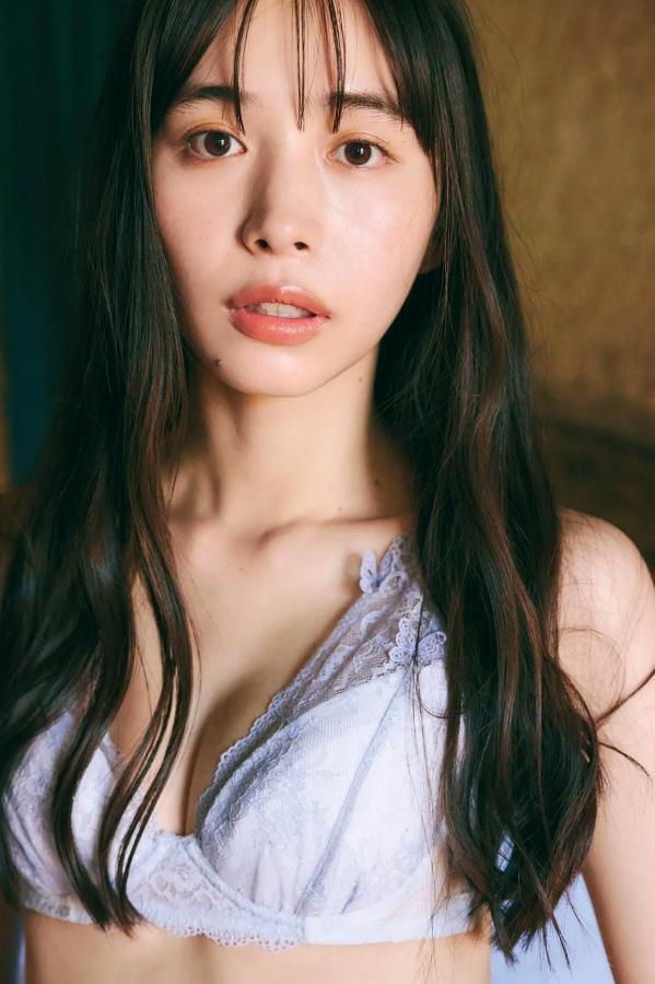 井桁弘恵  井桁弘恵《つかのま》写真：性感私房卧房与清新户外高挑美腿大片第45张图片