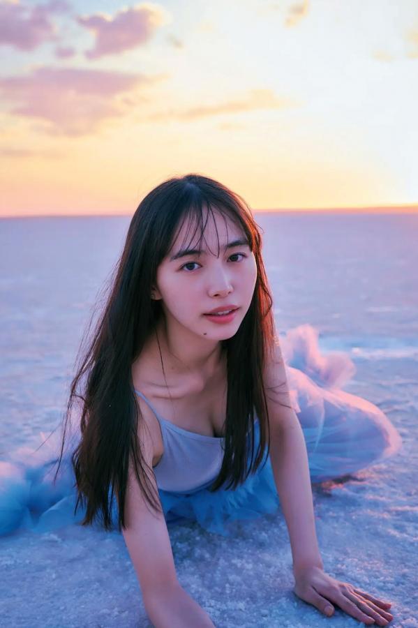 井桁弘恵  井桁弘恵《つかのま》写真：性感私房卧房与清新户外高挑美腿大片第60张图片