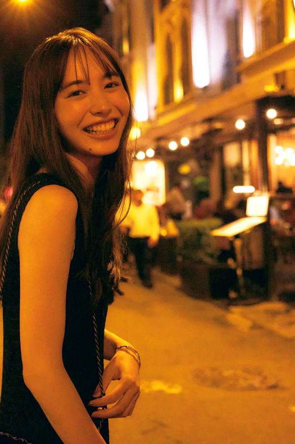 井桁弘恵  井桁弘恵《つかのま》写真：性感私房卧房与清新户外高挑美腿大片第70张图片