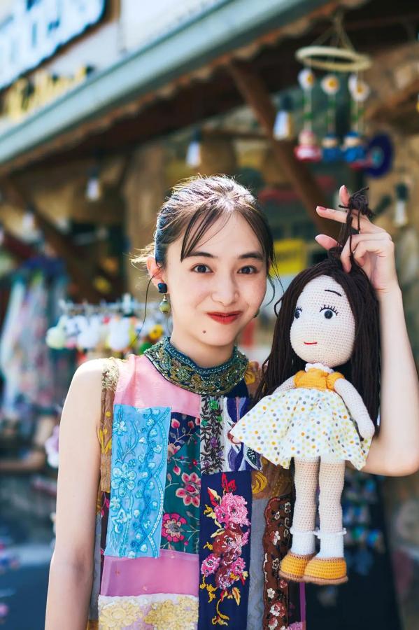 井桁弘恵  井桁弘恵《つかのま》写真：性感私房卧房与清新户外高挑美腿大片第75张图片